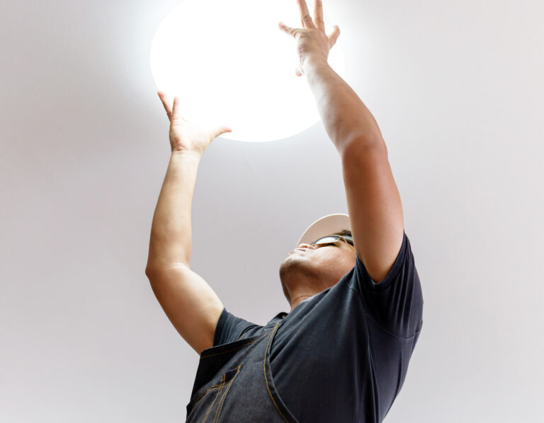 How to replace a ceiling light